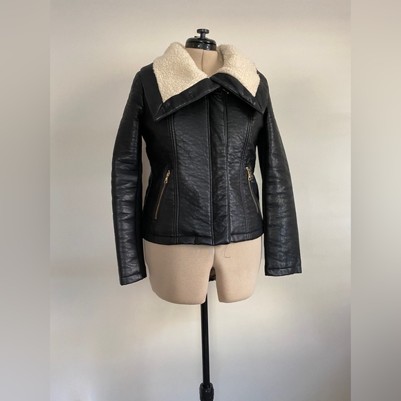 Shearling style  vegan leather jacket - Picture 6 of 9
